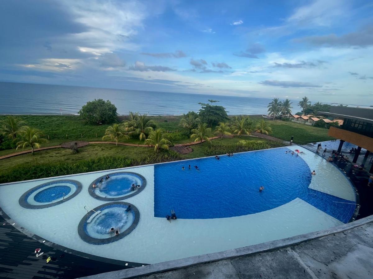 Seafront Residences Vacation Getaway サンフアン エクステリア 写真